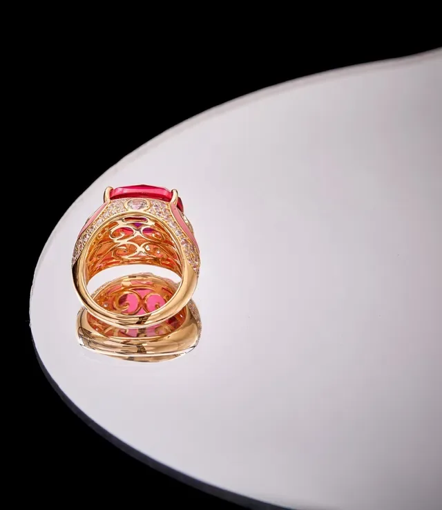 Red Pink Faceted Central Gem Enamel Detailing Ring 4