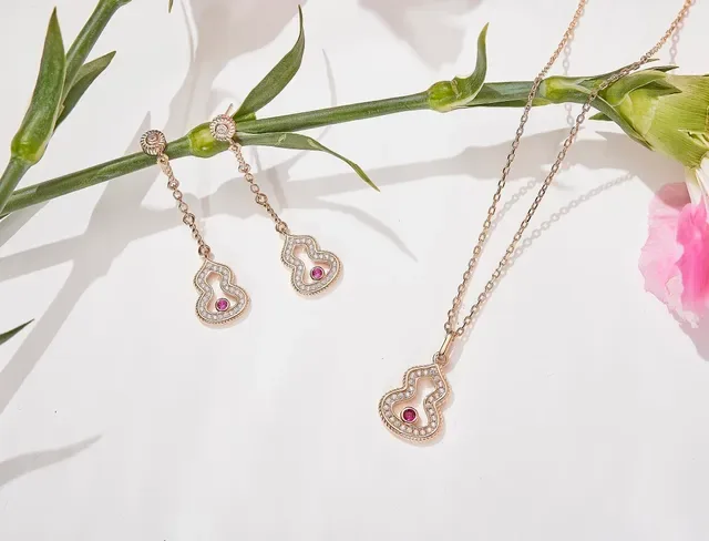 Red Pink Gourd-Shaped Pendant Pavé-Set Clear Stones Earrings 7