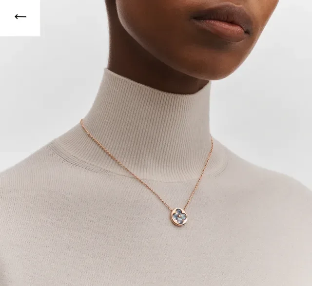 Rose Gold Floral Motif Mother-of-Pearl Pendant Necklace 3