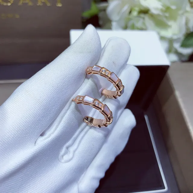 Bagues à boucle en or rose avec incrustations de nacre pavé 6