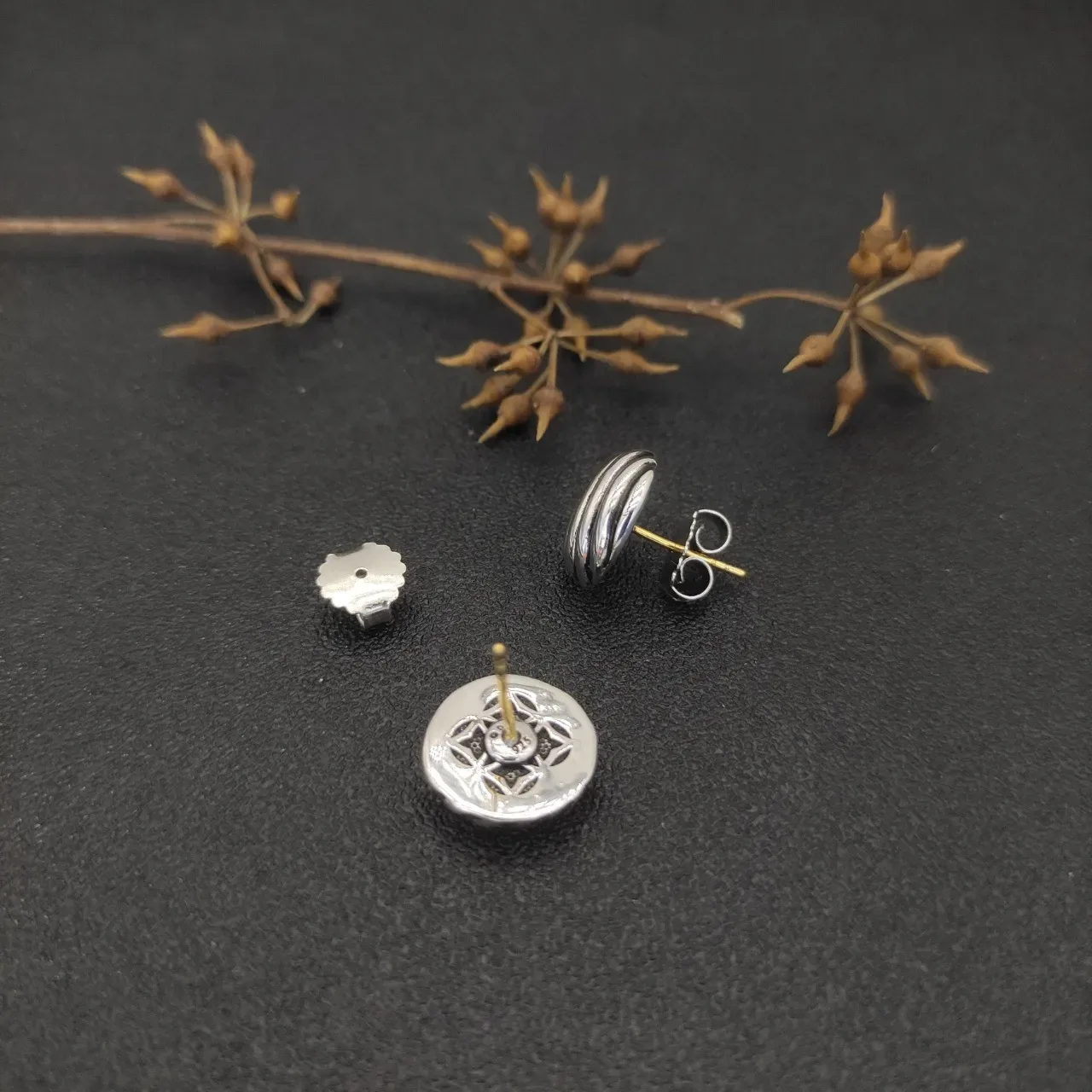 Silver Black Ribbed Spherical Metallic Jewelry 2