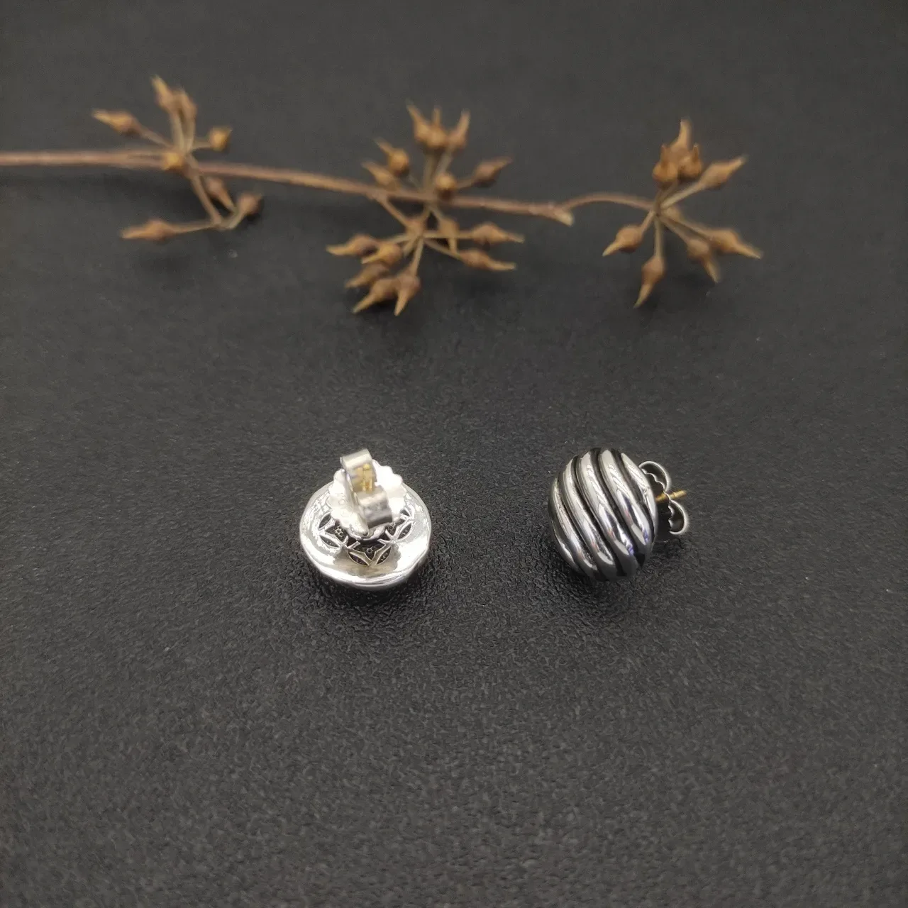 Silver Black Ribbed Spherical Metallic Jewelry 4