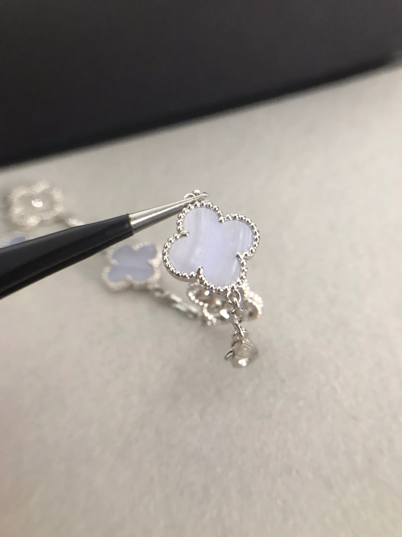 Silver Blue Five Clover-Shaped Motifs Alternating Pavé And Agate Inlay Bracelet 7