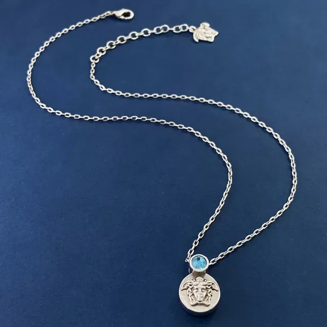 Silver Blue Metal Medusa Head Motif Necklace 2