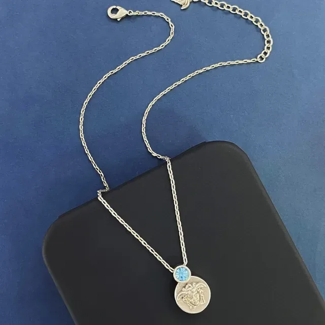 Silver Blue Metal Medusa Head Motif Necklace 3