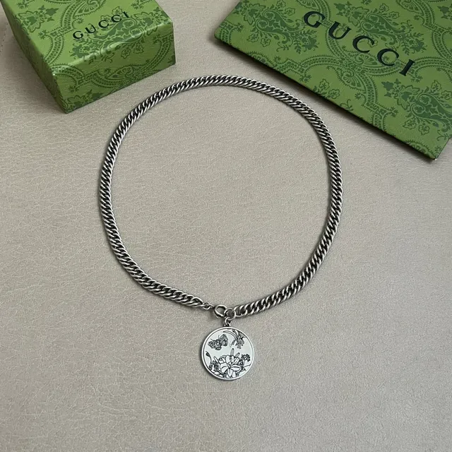 Silver Cable Chain Engraved Circular Pendant Necklace 5