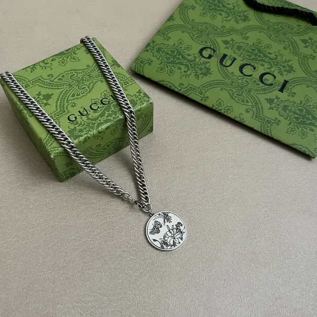 Silver Cable Chain Engraved Circular Pendant Necklace 6