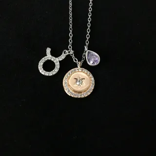 Collar con colgante multi-charm en plata y oro con piedras pavé-set