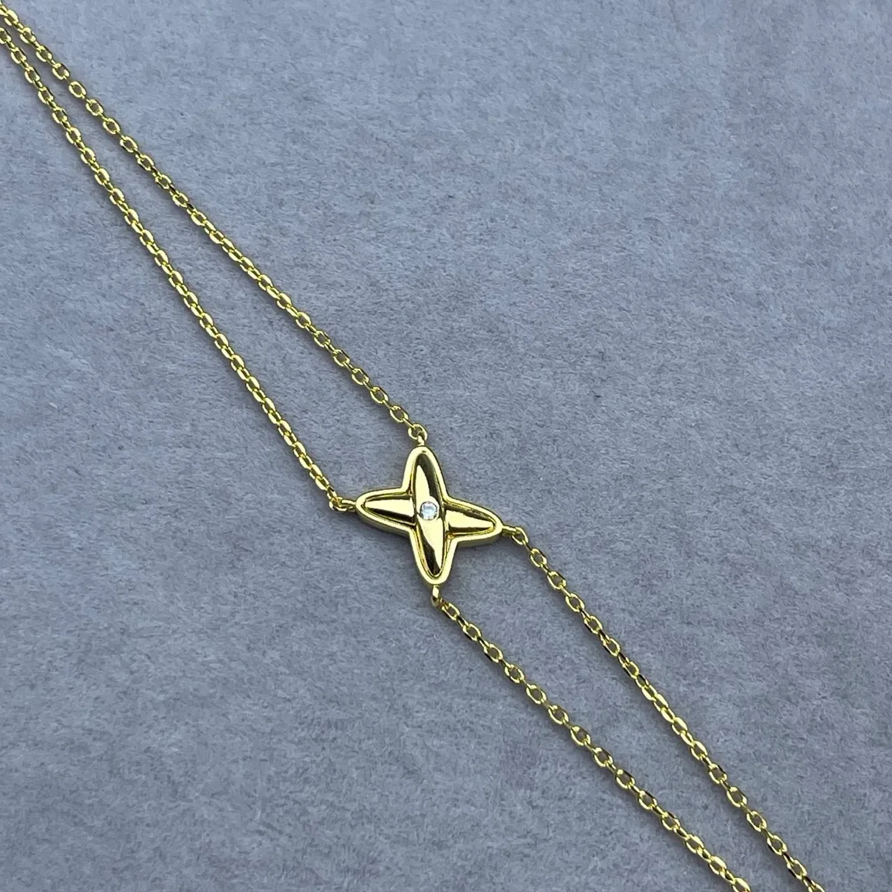 Silver Gold Star-Shaped Pendant Central Stone Accent Necklace 2