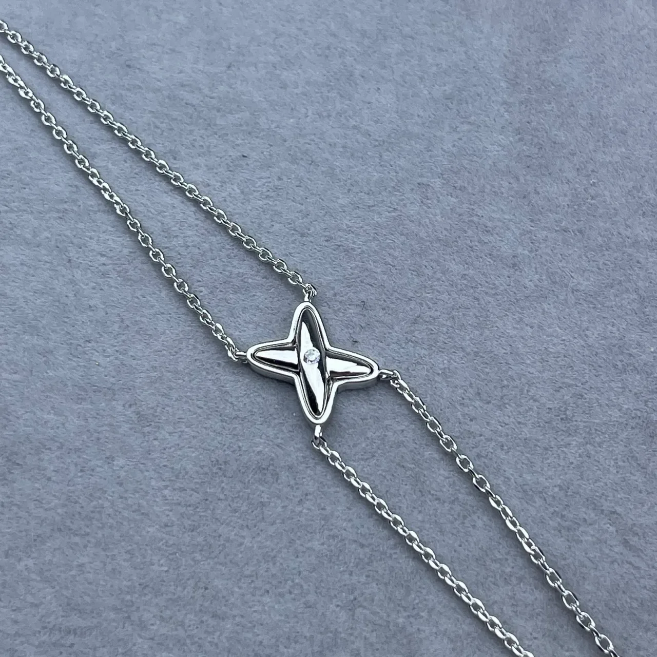 Silver Gold Star-Shaped Pendant Central Stone Accent Necklace 3