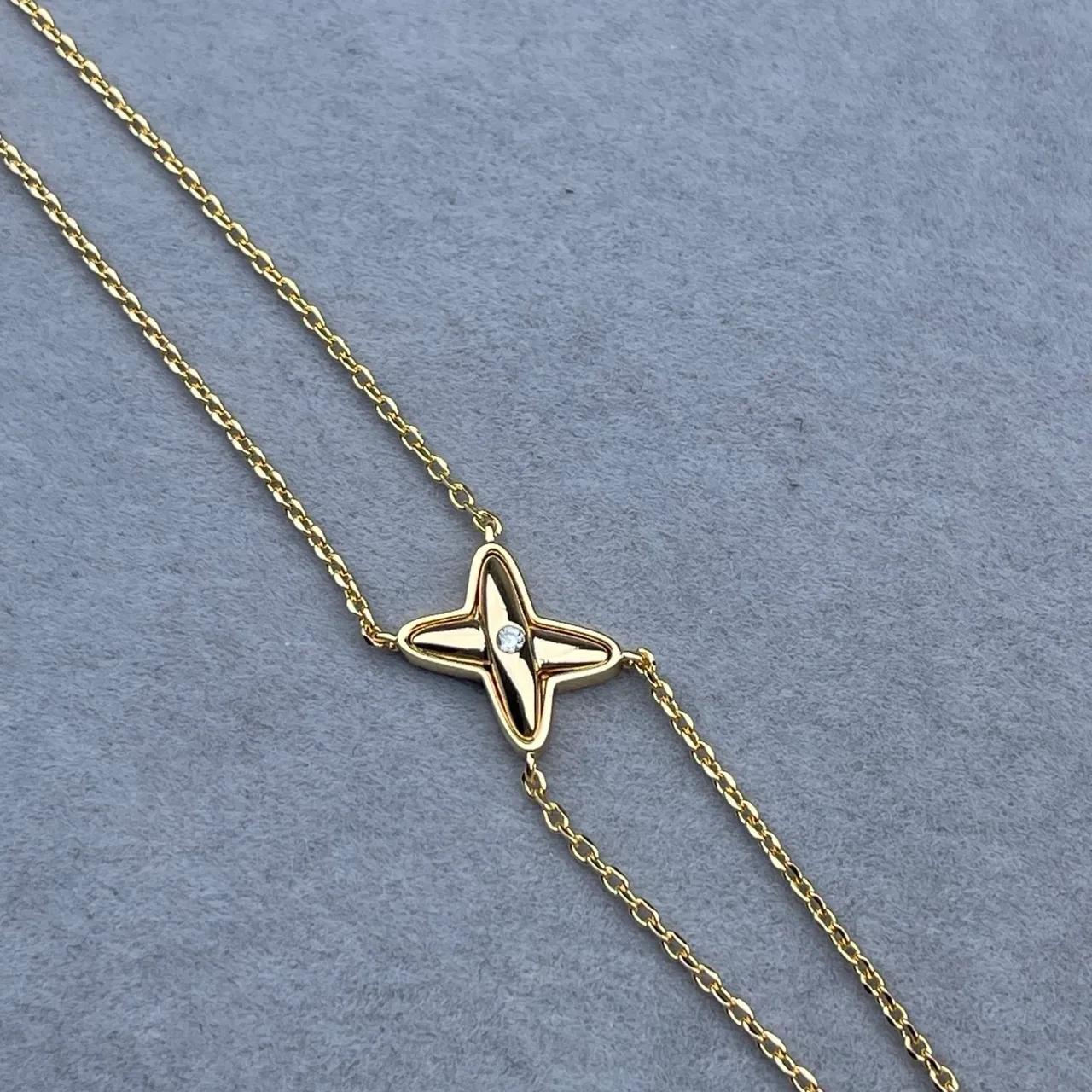 Silver Gold Star-Shaped Pendant Central Stone Accent Necklace 4