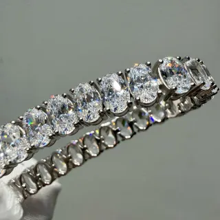 Pulsera de plata con piedras de corte oval engastadas con garras