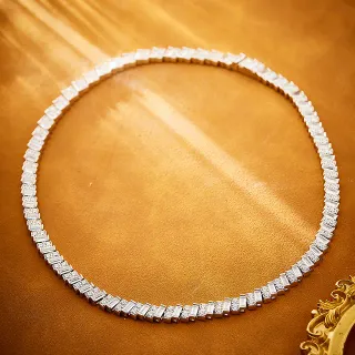 Collar de eslabones de piedra con corte baguette en tono plateado