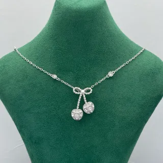 Colar com laço e pendentif de cereja em tom prateado