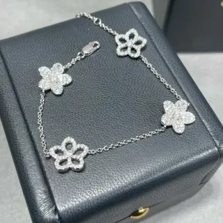 سوار فورال تشيك بلون فضي باڤيه