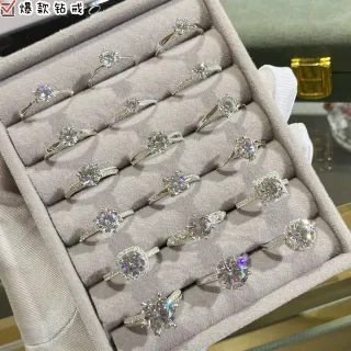 Anillos de Cristal Tono Plateado Solitario y Halo Prong-Set