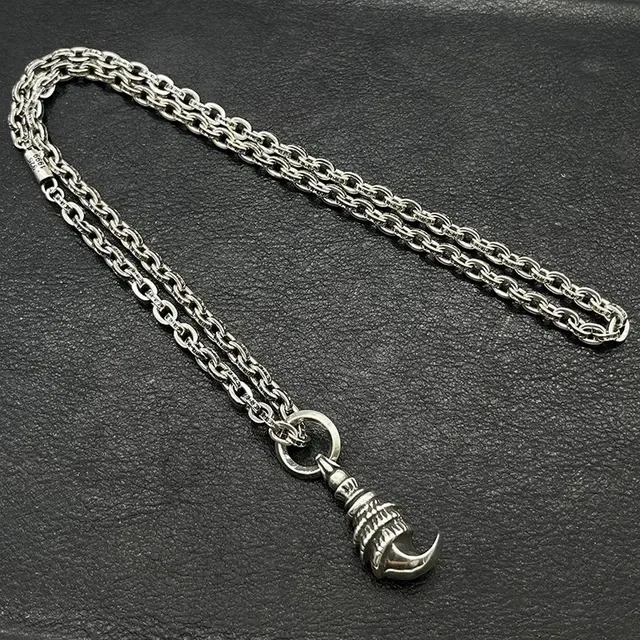 Silver-Toned Claw Pendant Necklace 8