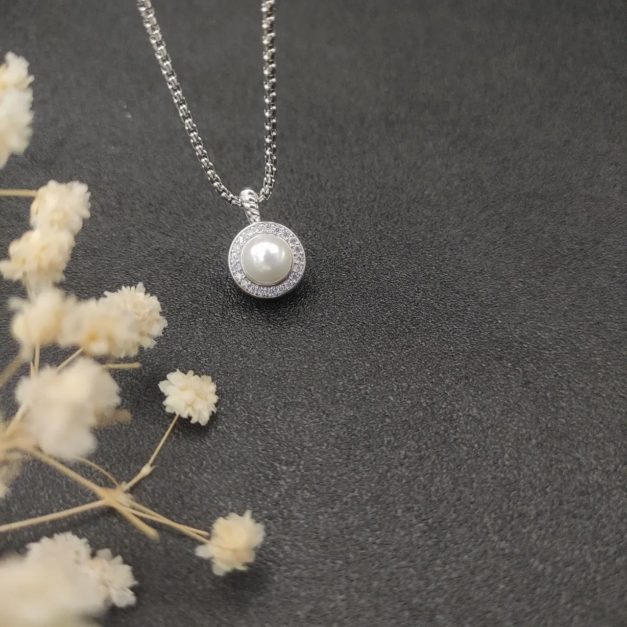 Silver White Chain Cultured Pearl Center Necklace 3
