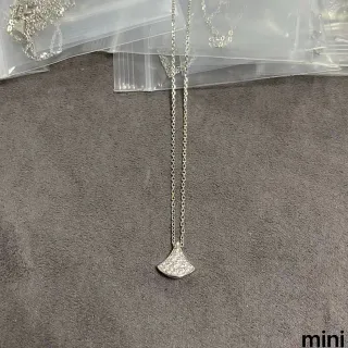 Collier pendentif en forme d'éventail argenté blanc pavé-set de pierres