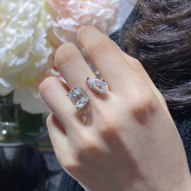 Transparent Silver Emerald-Cut Prong-Set Ring 3