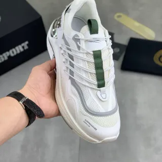 Tênis lifestyle branco e verde oliva de malha