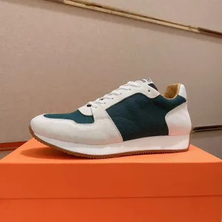 Tênis lifestyle branco e teal de camurça e malha