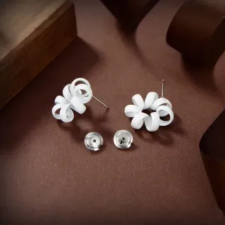 White Sculpted Loop Stud Earrings