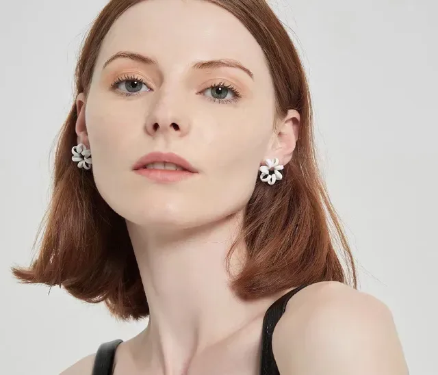White Sculpted Loop Stud Earrings 4