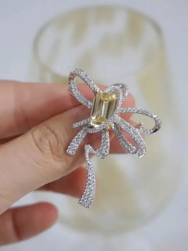 Yellow Gemstone Pavé Ribbon Brooch 8