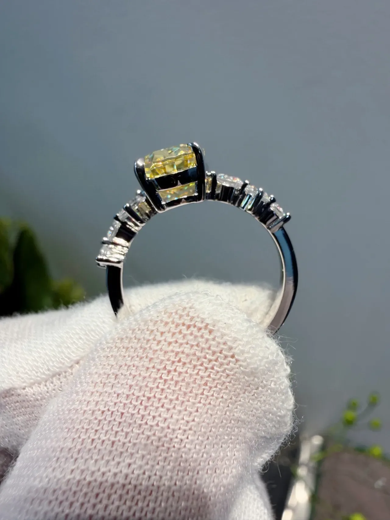 Yellow Silver Oval-Cut Central Gemstone Four-Prong Solitaire Setting Ring 4