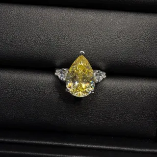 Yellow Silver Pear-Cut Central Stone Trilogy-Style Ring