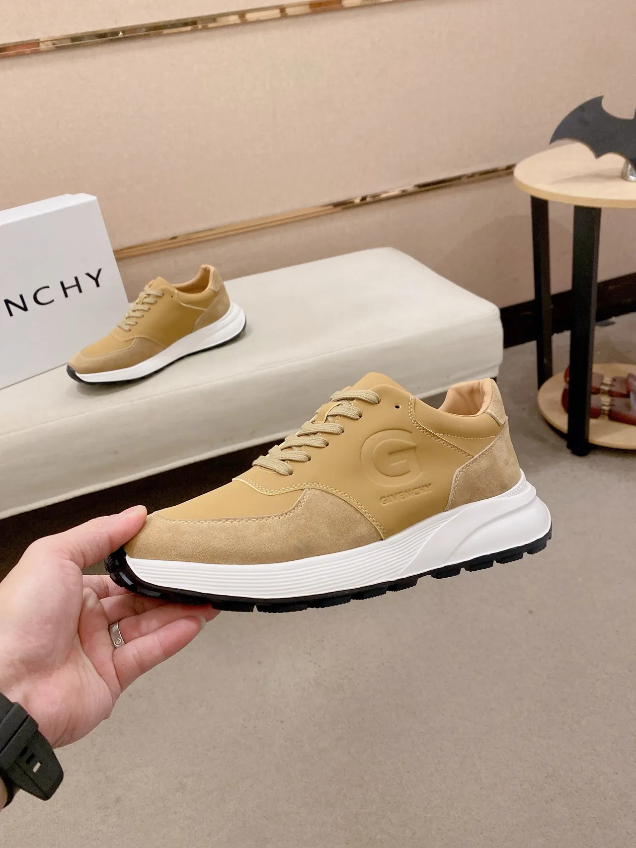 Givenchy City Sport حذاء رياضي كاجوال بني سويدي وجلد سميك 3