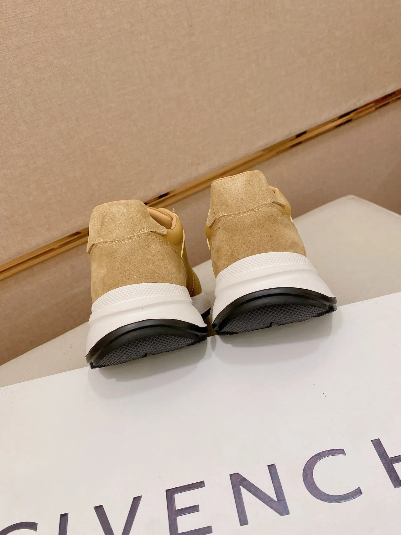 Givenchy City Sport حذاء رياضي كاجوال بني سويدي وجلد سميك 8