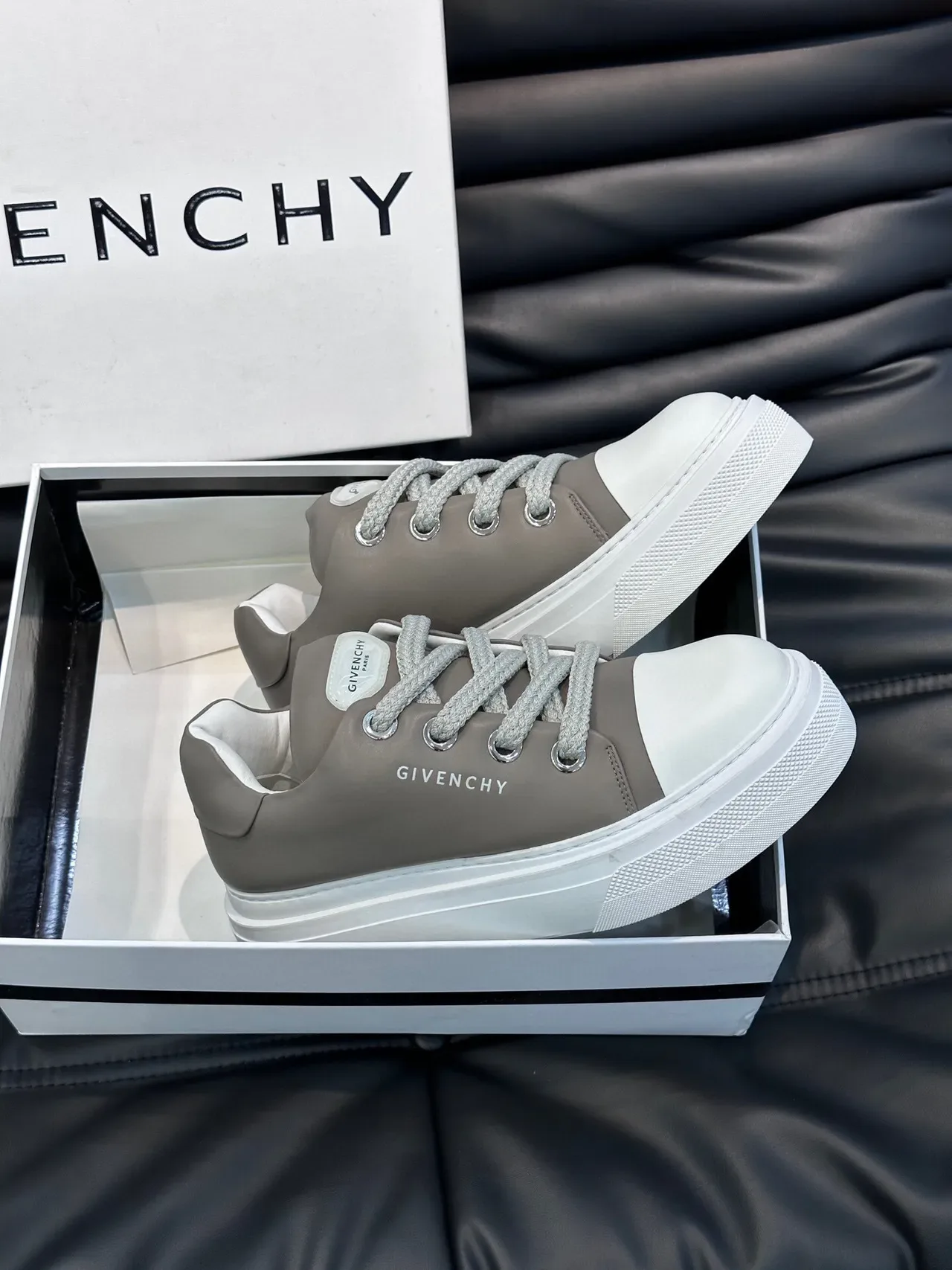 Givenchy City Sport Taupe et Blanc Lifestyle Sneakers 5