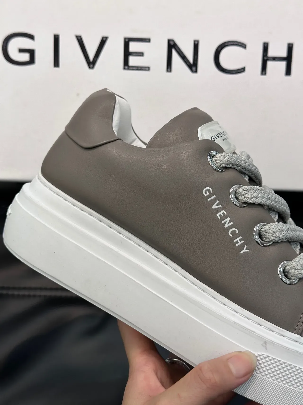 Givenchy City Sport Taupe et Blanc Lifestyle Sneakers 6