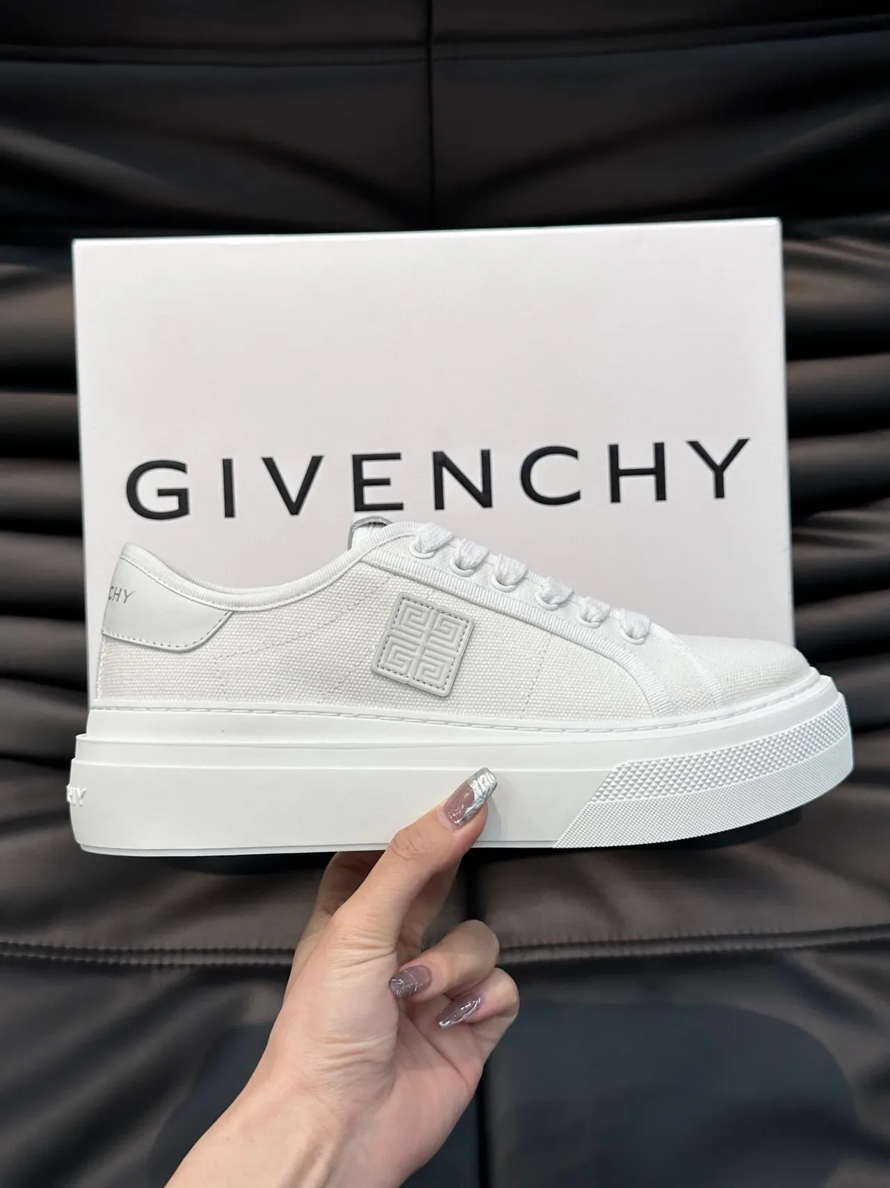 Givenchy White Minimalist Low-Top Lifestyle Sneakers 4