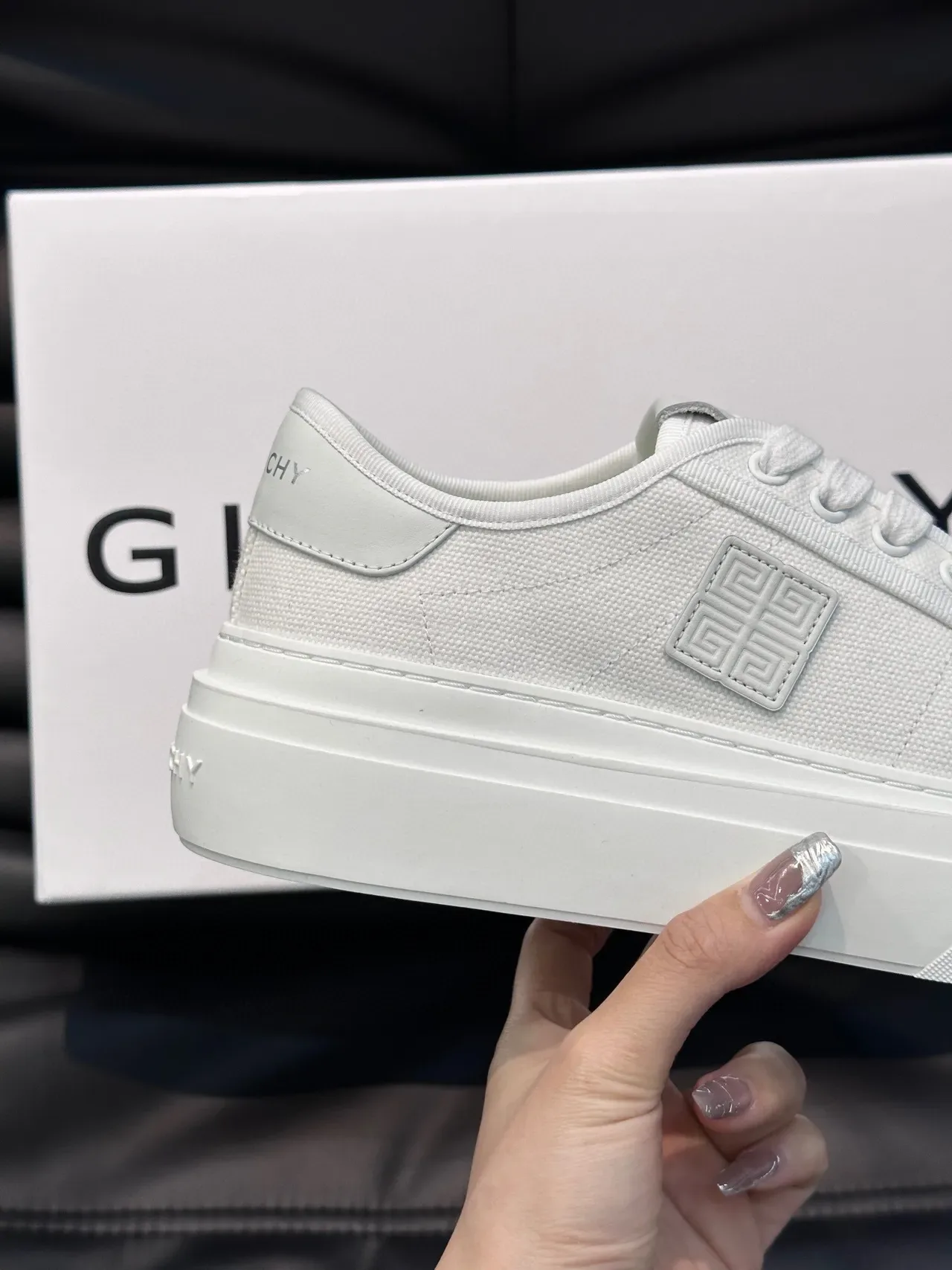 Givenchy White Minimalist Low-Top Lifestyle Sneakers 5