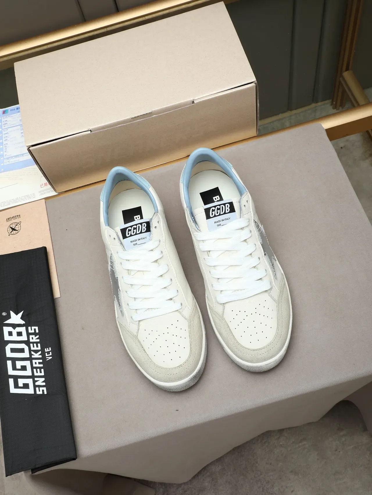 Golden Goose Ball Star Tênis Lifestyle Brancos e Azuis Lateral Misto Couro Camurça Superior 2
