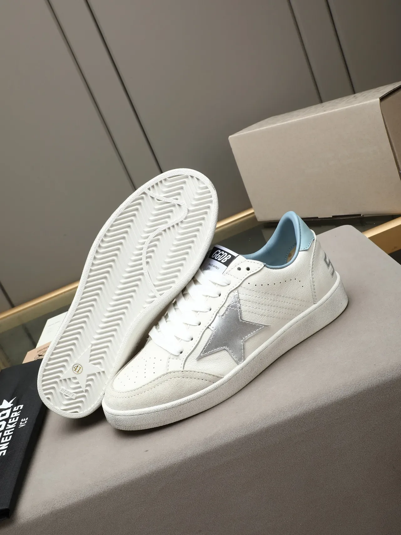 Golden Goose Ball Star Tênis Lifestyle Brancos e Azuis Lateral Misto Couro Camurça Superior 4
