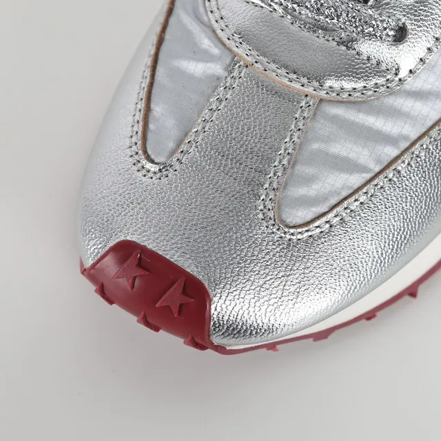 Golden Goose Runner chaussures lifestyle argent métallique et rouge 5