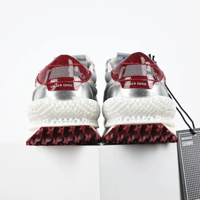 Golden Goose Runner chaussures lifestyle argent métallique et rouge 8