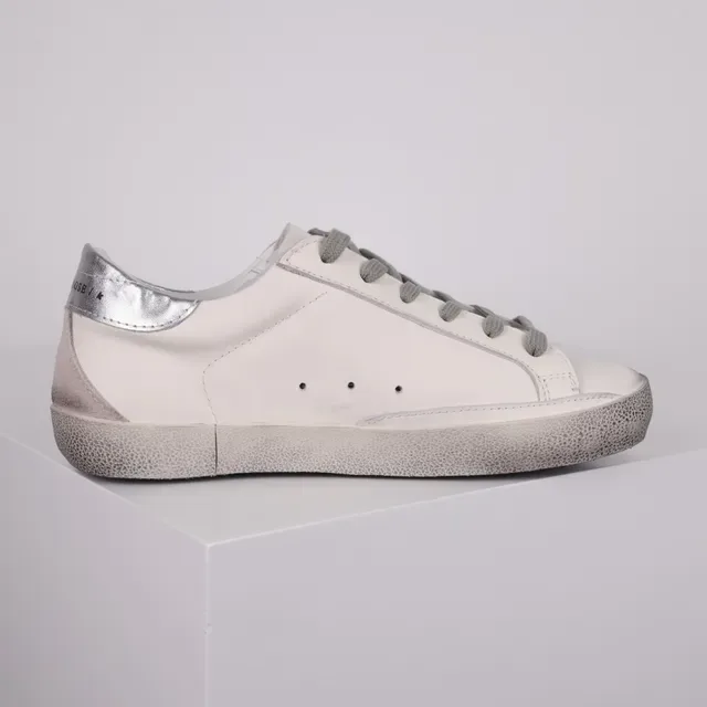 Golden Goose Superstar sneakers lifestyle blanc gris usé semelle caoutchouc étiquette talon métallique 7