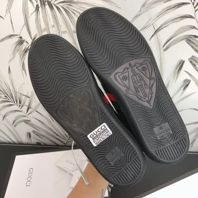 Gucci Ace Noir Vert Rouge Web Stripe Sneakers Lifestyle 2
