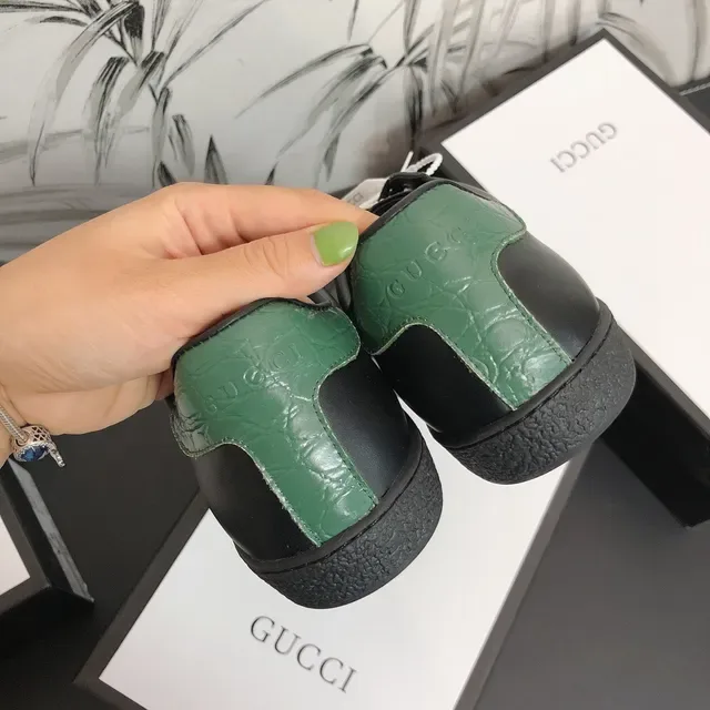 Gucci Ace Noir Vert Rouge Web Stripe Sneakers Lifestyle 3