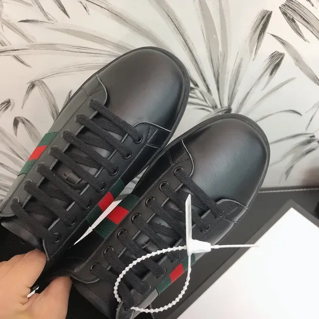 Gucci Ace Noir Vert Rouge Web Stripe Sneakers Lifestyle 5