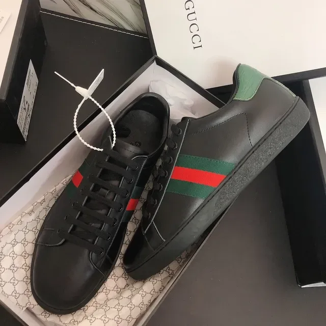 Gucci Ace Noir Vert Rouge Web Stripe Sneakers Lifestyle 6
