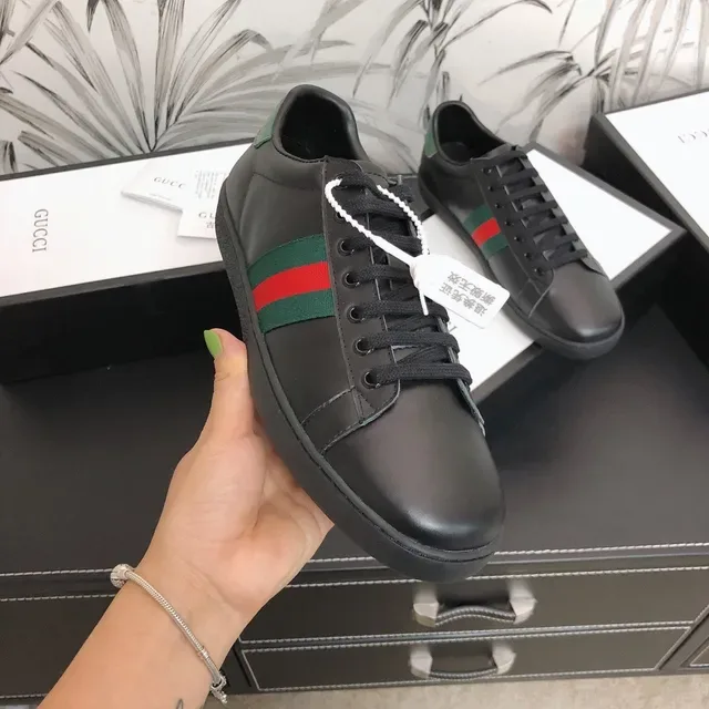 Gucci Ace Noir Vert Rouge Web Stripe Sneakers Lifestyle 7
