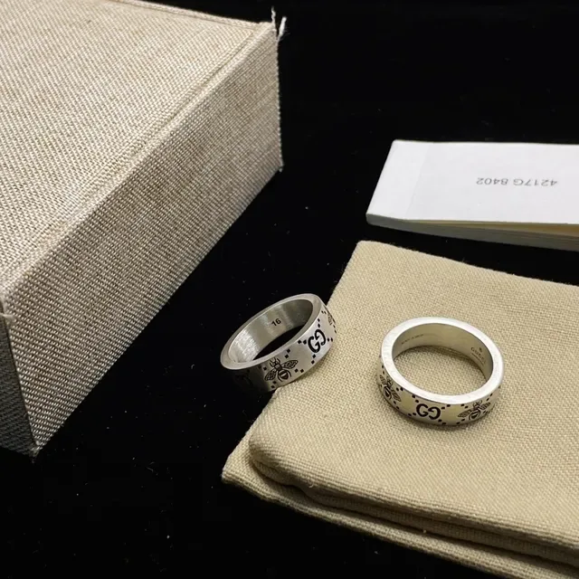 Gucci Bee Motif GG Monogram Ring Silver Black Engraved Ring 4