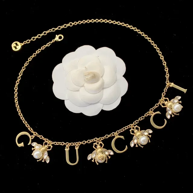 Bracelet chaîne Gucci Motif Abeille Ton Doré Perles et Cristaux Lettre 'GUCCI' 2