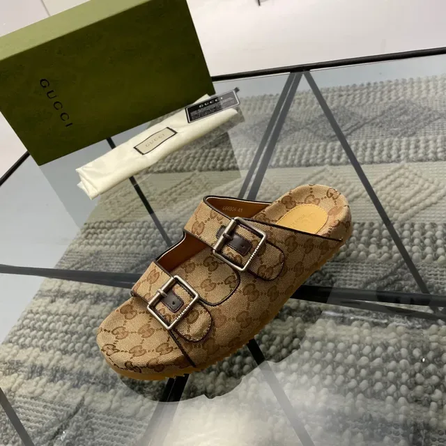 Gucci Sandálias Bege Marrom GG Monograma Canvas Com Duas Tiras Prateadas Com Fivela 8